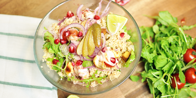 Couscous-Salat mit Granatapfel und Harissa-Joghurt