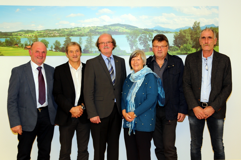 Vizebürgermeister Josef Pöckl, Dr. Sagerer von der Bezirkshauptmannschaft Vöcklabruck, Bürgermeister Mag. Johann Wiesinger, Mag.a Helga Gumplmaier, Raimund Hölzl, Hermann Krichhammer
