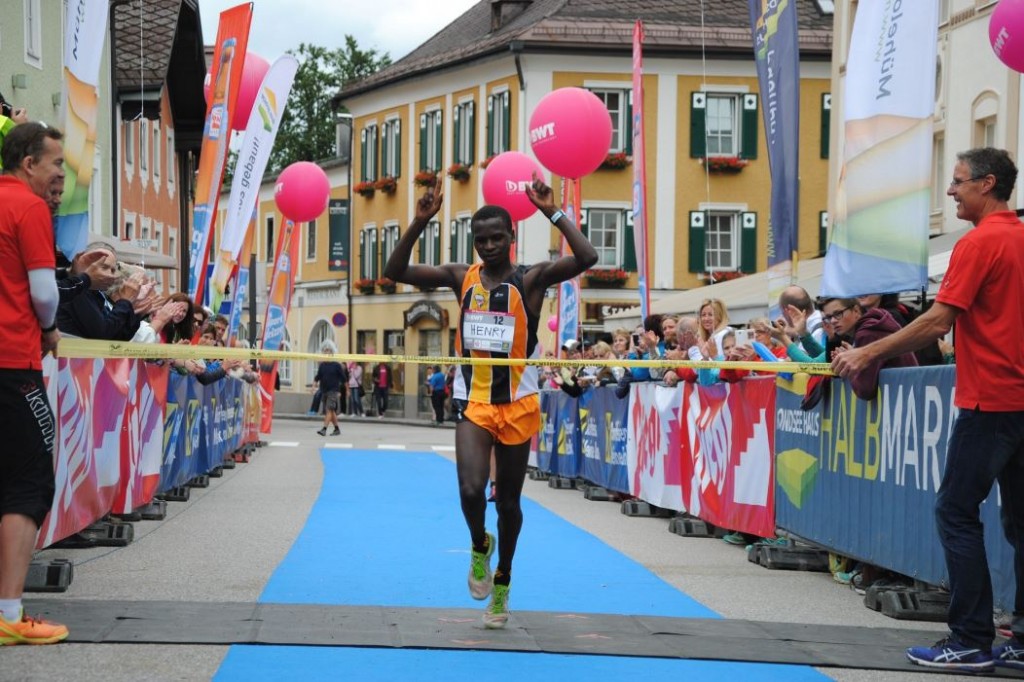 Der Sieger Henry Kimani  (KEN) 1:07.59